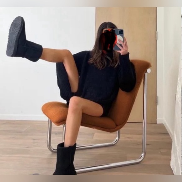 Black Ugg Classic Short II Size 6 - Picture 7 of 7